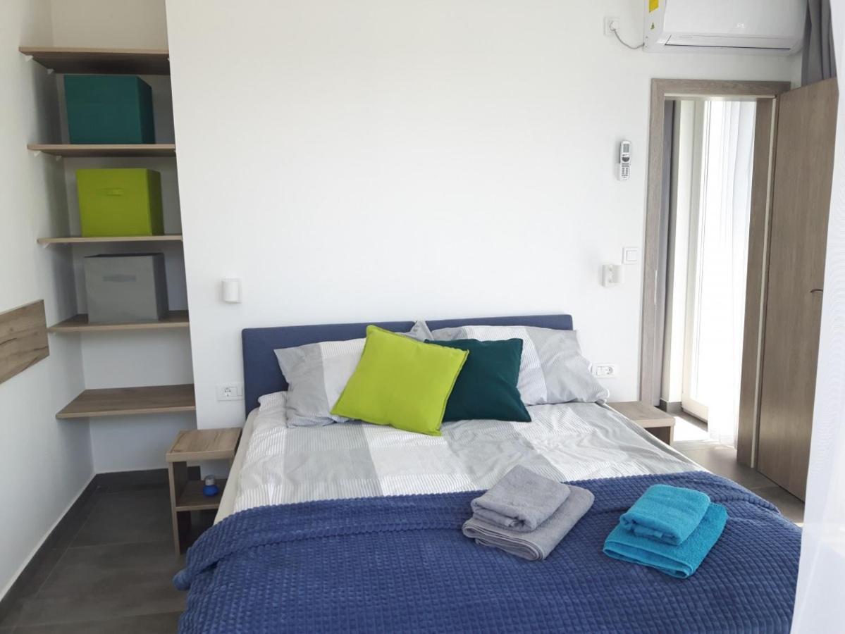 Apartmani Dalmacjia Grebastica Bagian luar foto