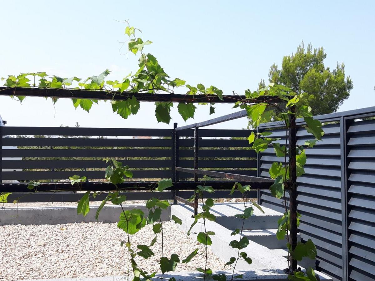 Apartmani Dalmacjia Grebastica Bagian luar foto