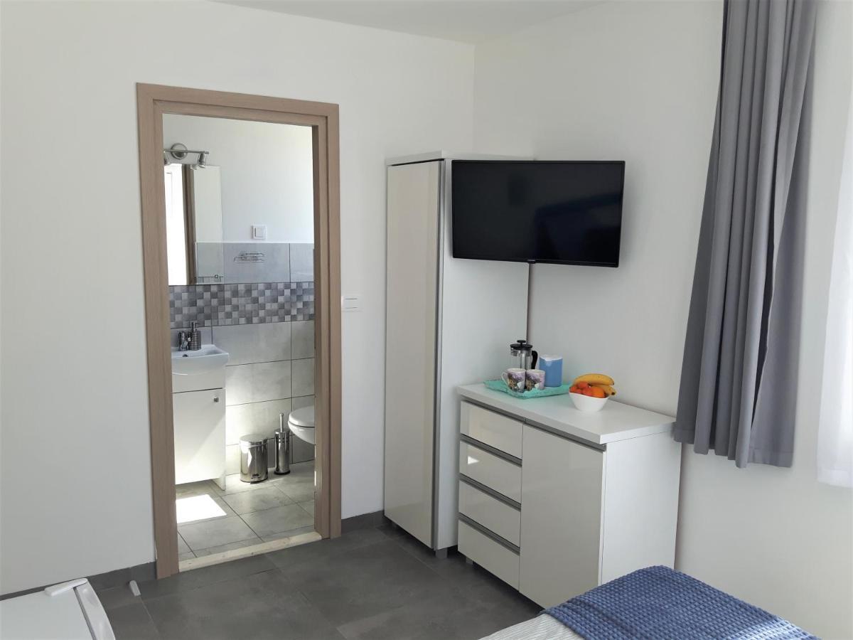 Apartmani Dalmacjia Grebastica Bagian luar foto