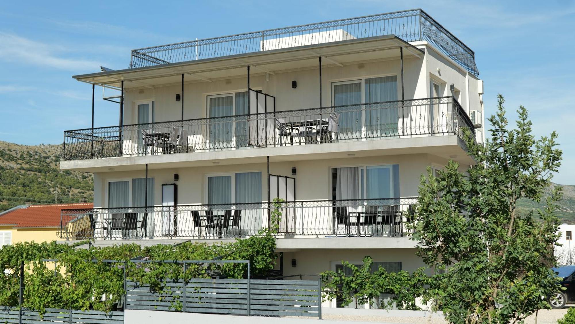 Apartmani Dalmacjia Grebastica Bagian luar foto