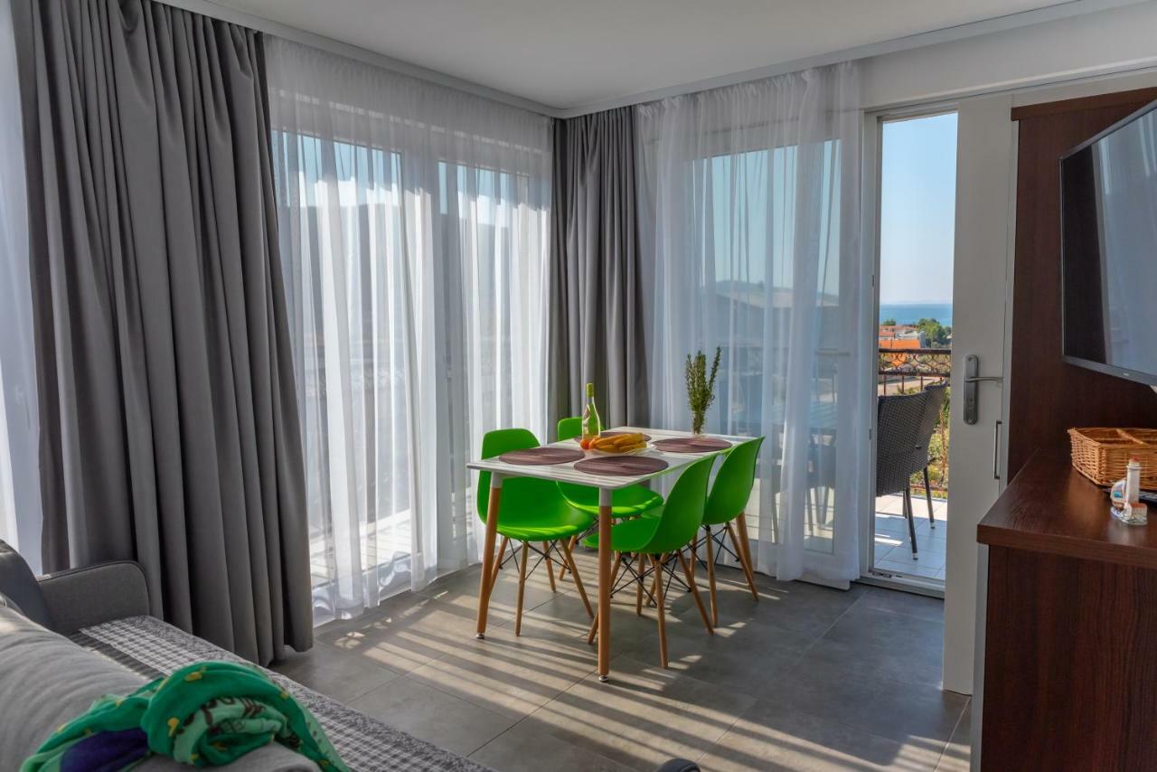 Apartmani Dalmacjia Grebastica Bagian luar foto