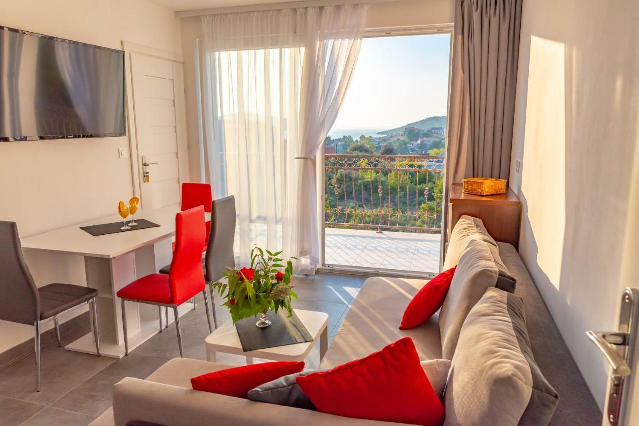 Apartmani Dalmacjia Grebastica Bagian luar foto