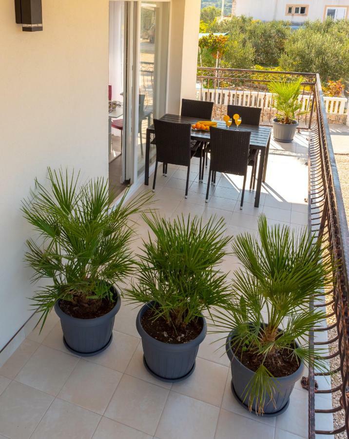 Apartmani Dalmacjia Grebastica Bagian luar foto