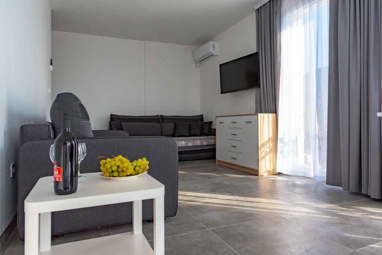 Apartmani Dalmacjia Grebastica Bagian luar foto