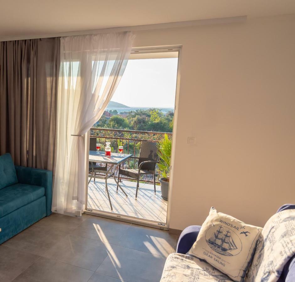 Apartmani Dalmacjia Grebastica Bagian luar foto