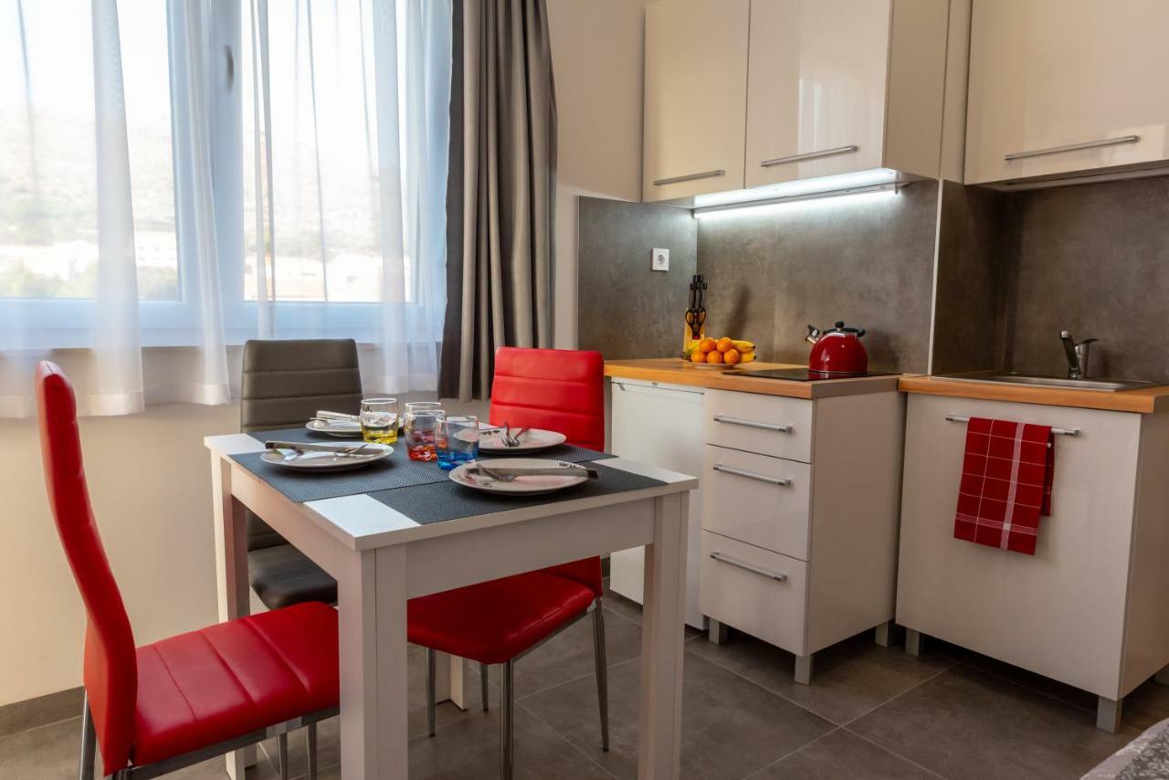 Apartmani Dalmacjia Grebastica Bagian luar foto