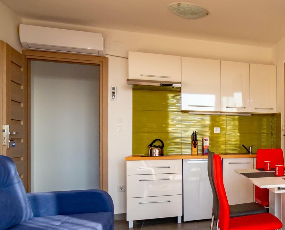 Apartmani Dalmacjia Grebastica Bagian luar foto