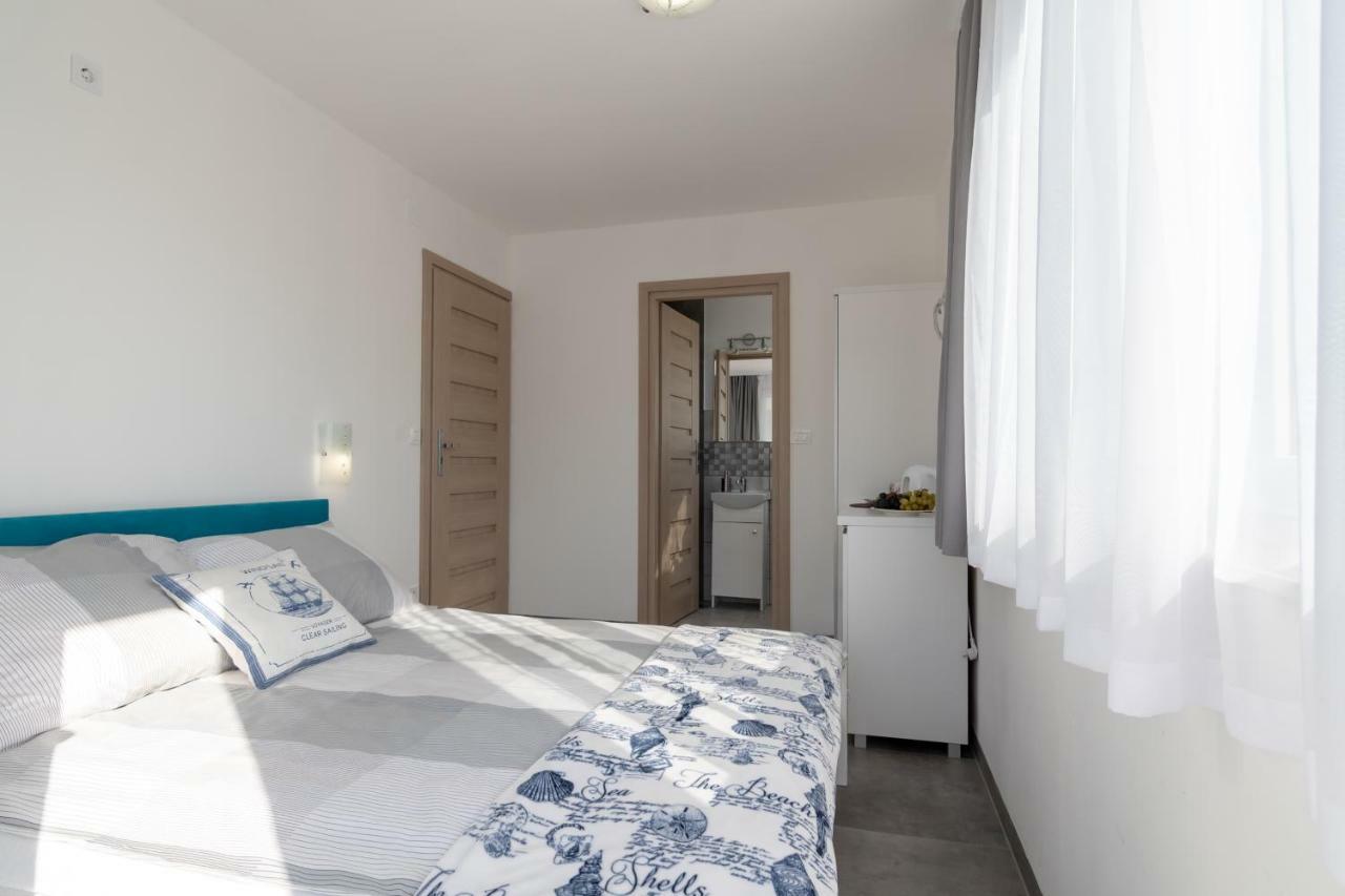 Apartmani Dalmacjia Grebastica Bagian luar foto