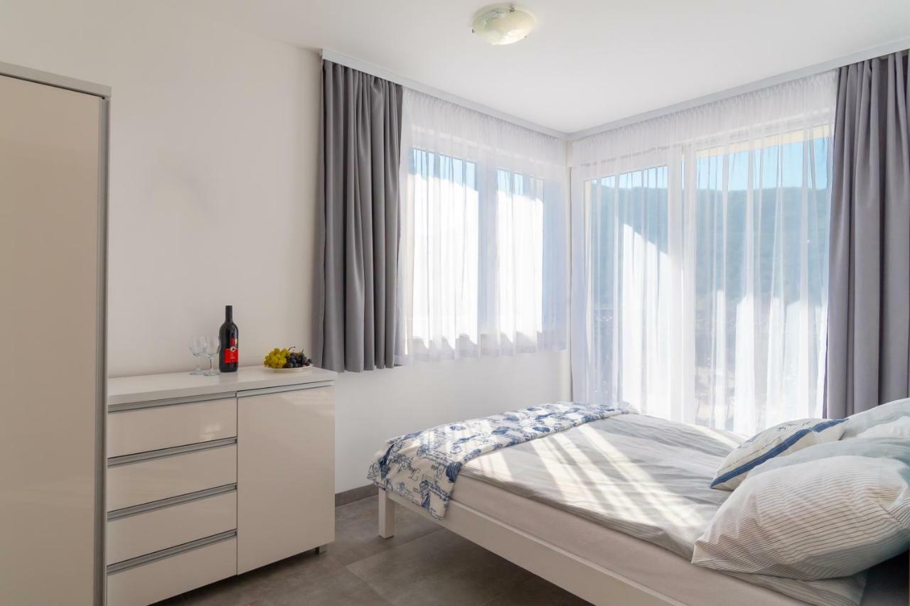 Apartmani Dalmacjia Grebastica Bagian luar foto