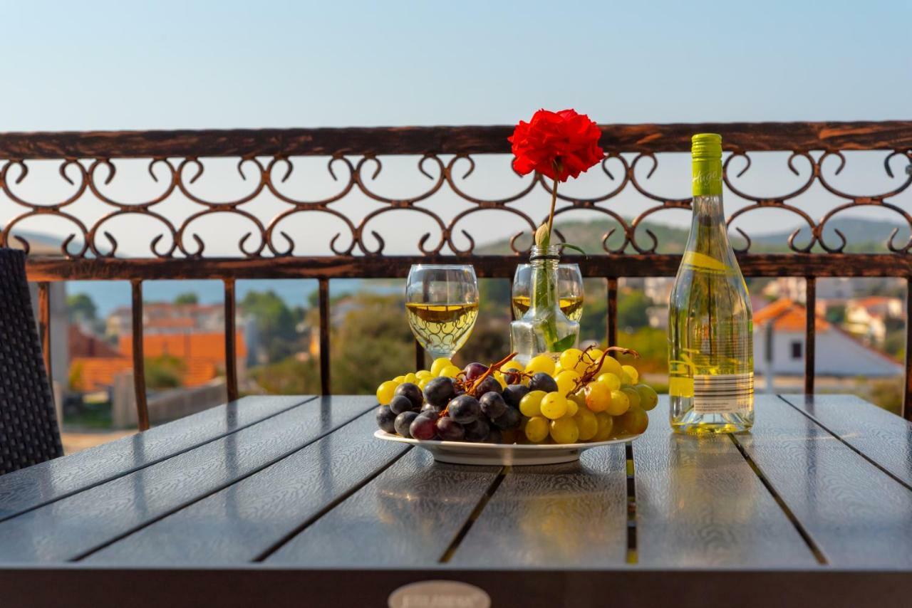 Apartmani Dalmacjia Grebastica Bagian luar foto