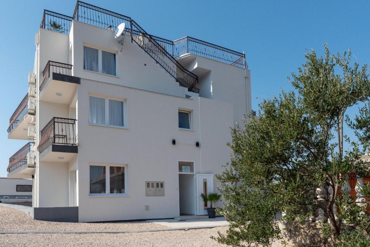 Apartmani Dalmacjia Grebastica Bagian luar foto