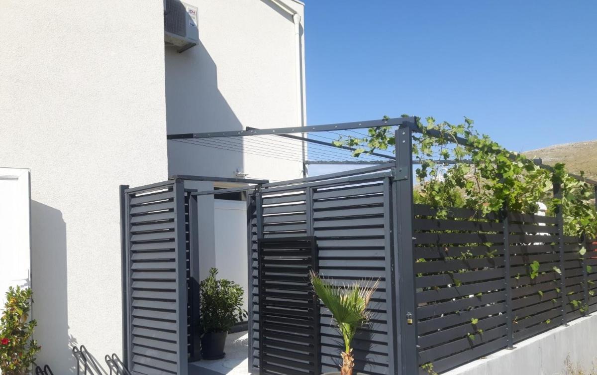 Apartmani Dalmacjia Grebastica Bagian luar foto